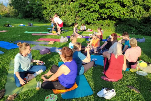 20 Jahre Julias Yogawelt – ein Grund zum Feiern! 3 20 Jahre Julias Yogawelt Gemeinschaft